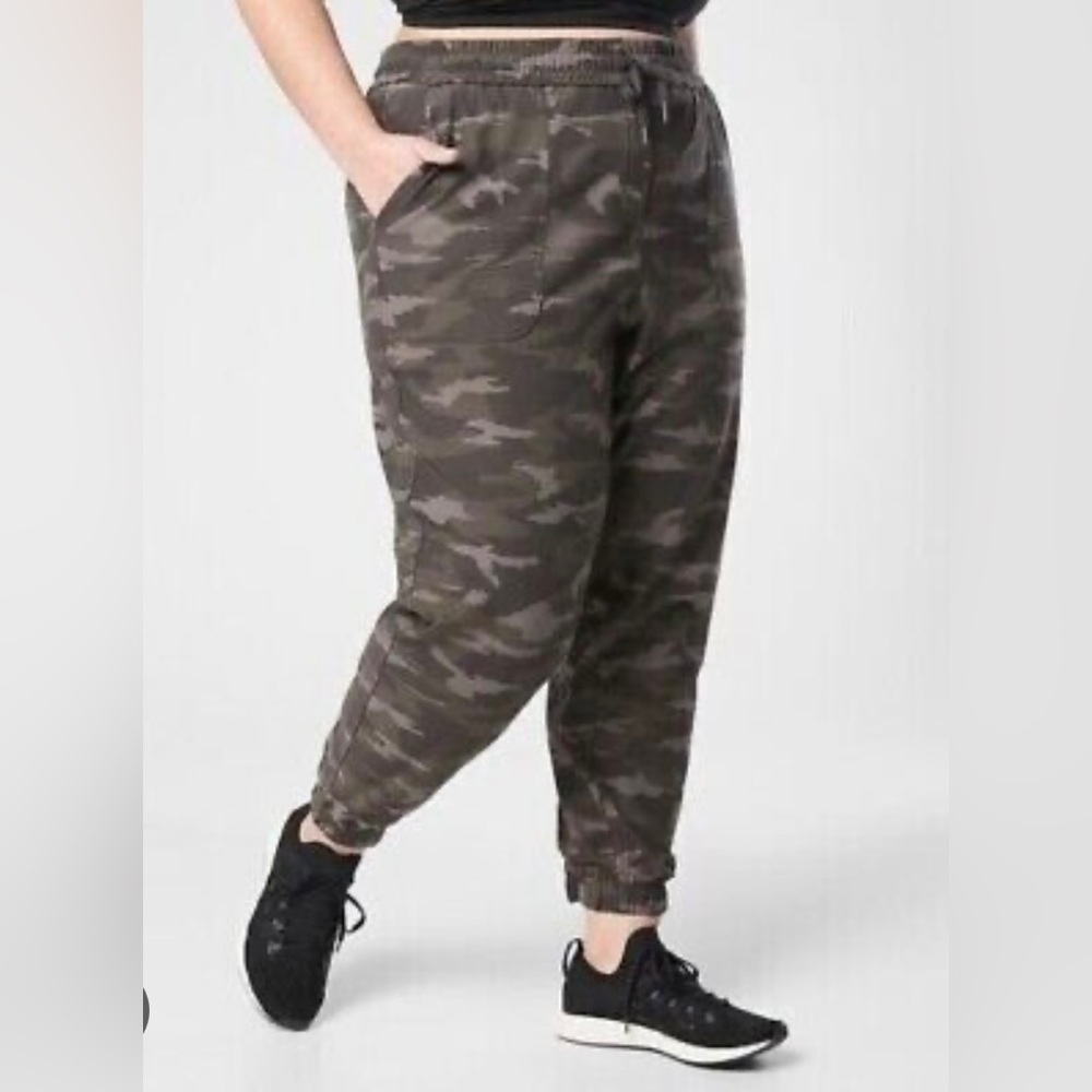 NWT Athleta Farallon Camo Plus Size Jogger